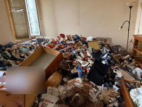 Messie-Wohnung: Räumung Wohnzimmer