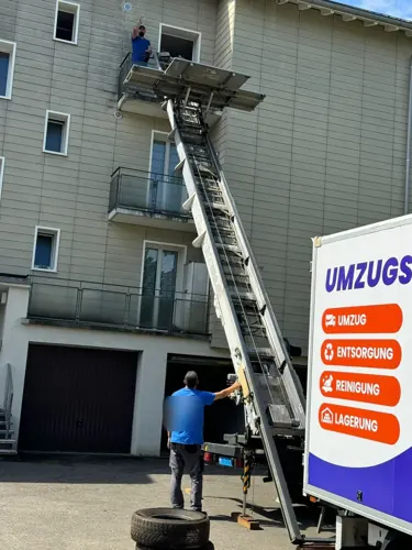 Möbellift an der Fassade
